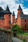 Europa, Frankreich, Turm und Kirche von Collonges-la-Rouge Correze — Stockfoto
