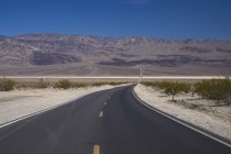 Sinuous road and barren landscape, Death Valley, Nevada, California, USA — Stock Photo