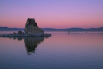 Tufa formations in Mono Lake at sunset, California, USA — Stock Photo