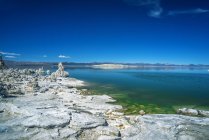Tufa formations in Mono Lake, California, USA — Stock Photo