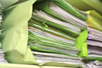 Зеленые файлы, выборочный фокус — стоковое фото