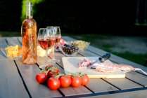 Holiday summer brunch party table outdoor in backyard — Stock Photo