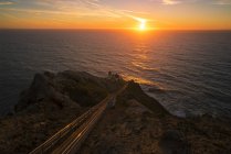 Felsige Küste und Leuchtturm bei Sonnenuntergang reyes nationale Küste, Kalifornien, Vereinigte Staaten von Amerika, Nordamerika — Stockfoto