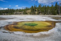 Colourful Pool, Midway Geyser Basin, Parco Nazionale di Yellowstone, Patrimonio dell'Umanità UNESCO, Wyoming, Stati Uniti d'America, Nord America — Foto stock