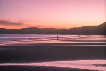 Соединенные Штаты Америки, California, Marin County, Point Reyes, Point Reyes National Seashore, Drakes Beach, sunset on the beach — стоковое фото