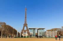 Francia, Parigi, Champ de Mars, Torre Eiffel e Mur de la Paix (Muro della libertà)) — Foto stock