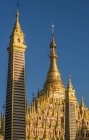 Myanmar, sagaing region, monywa, Detail der Pagode thanbodday und Skulpturen des Buddha — Stockfoto