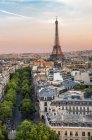 France, Ile de France, Paris, 8ème arrondissement, Tour Eiffel de l'Arc de Triomphe, le soir — Photo de stock