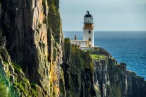 Europa, Gran Bretaña, Escocia, Hébridas, Isla de Skye, Glendale, Faro de Neist Point (extremo oeste de la Isla de Skye) - foto de stock