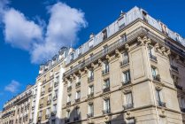 Buildings in rue Jeanne d 'Arc, Francia, Paris - foto de stock