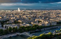 France, Paris, vue de la Tour Eiffel vers le nord (Seine, passerelle Debily, du Palais de Tokyo au palais de justice Porte de Clichy)) — Photo de stock