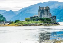 Europa, Gran Bretaña, Escocia, Highlands west coast, council aera of Highland, Eilean Donan Castle on the Loch Duich (películas de Highlander)) - foto de stock