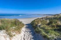 Path to Tronon beach at France, Brittany, Bay of Audierne — Stock Photo