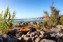 Blick auf den Strand und das Meer von den Poseidon Thermalbädern, Ischia, Golf von Neapel, Kampanien, Italien — Stockfoto