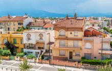 France, Occitania, Eastern Pyrenees, Perpignan, individual urban houses at Perpignan (in fornt of the Palace of the Kings of Majorca) — Stock Photo