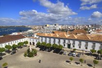 Piazza principale e palazzo vescovile in Portogallo, Algarve — Foto stock