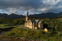 Noruega, Ilhas Lofoten, Svolvaer, Vagan. Lofotkatedralen, Igreja Vagan Lofoten — Fotografia de Stock