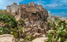 Middle East, Yemen, Centre West, Jebel Harraz region (UNESCO World Heritage Tentative list) Al Hajjarah hilltop village — Stock Photo