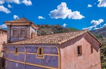 Іспанія, автономне співтовариство Арагон, провінція Теруель, Альбаррацин лихослів'я (Найкрасивіше село в Іспанії), Каса Арзуріага (17 століття)) — стокове фото