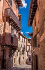 Іспанія, автономне співтовариство Арагону, провінція Теруель, Альбаррацин лихослів'я (Найкрасивіше село в Іспанії).) — стокове фото
