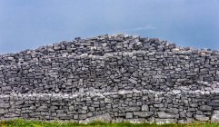 Europe, Republic of Ireland, County Galway, Aran Islands, Inishmore Island, cliffs dug by the sea near the Dun Aengus prehistorical Ringfort site (Aonghasa) (1100 BC - 800 AC) (National Monument) — Stock Photo