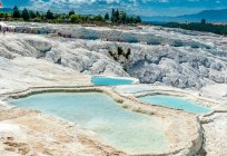 Turkey, Aegean region, Pamukkale (cotton castle) (tuffaceous site formed by mineralized sources of hot water) — Stock Photo