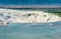 Turchia, regione dell'Egeo, Pamukkale (castello di cotone) (sito tufaceo formato da sorgenti mineralizzate di acqua calda) (patrimonio mondiale dell'UNESCO) — Foto stock