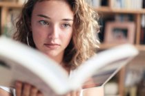 Teenage girl and everyday life. Reading — Stock Photo