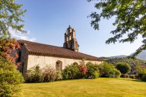 Audressein, église de village dans le département de l'Ariege, dans les Pyrénées, région Occitanie, France — Photo de stock