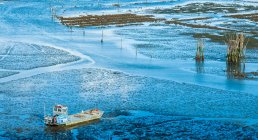 Франция, залив Аркашон, Кап-Ферре, устричная деревня Пике во время отлива — стоковое фото