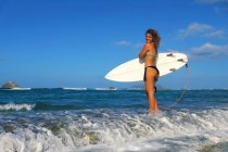 Beautiful surfer over blue sky — Stock Photo