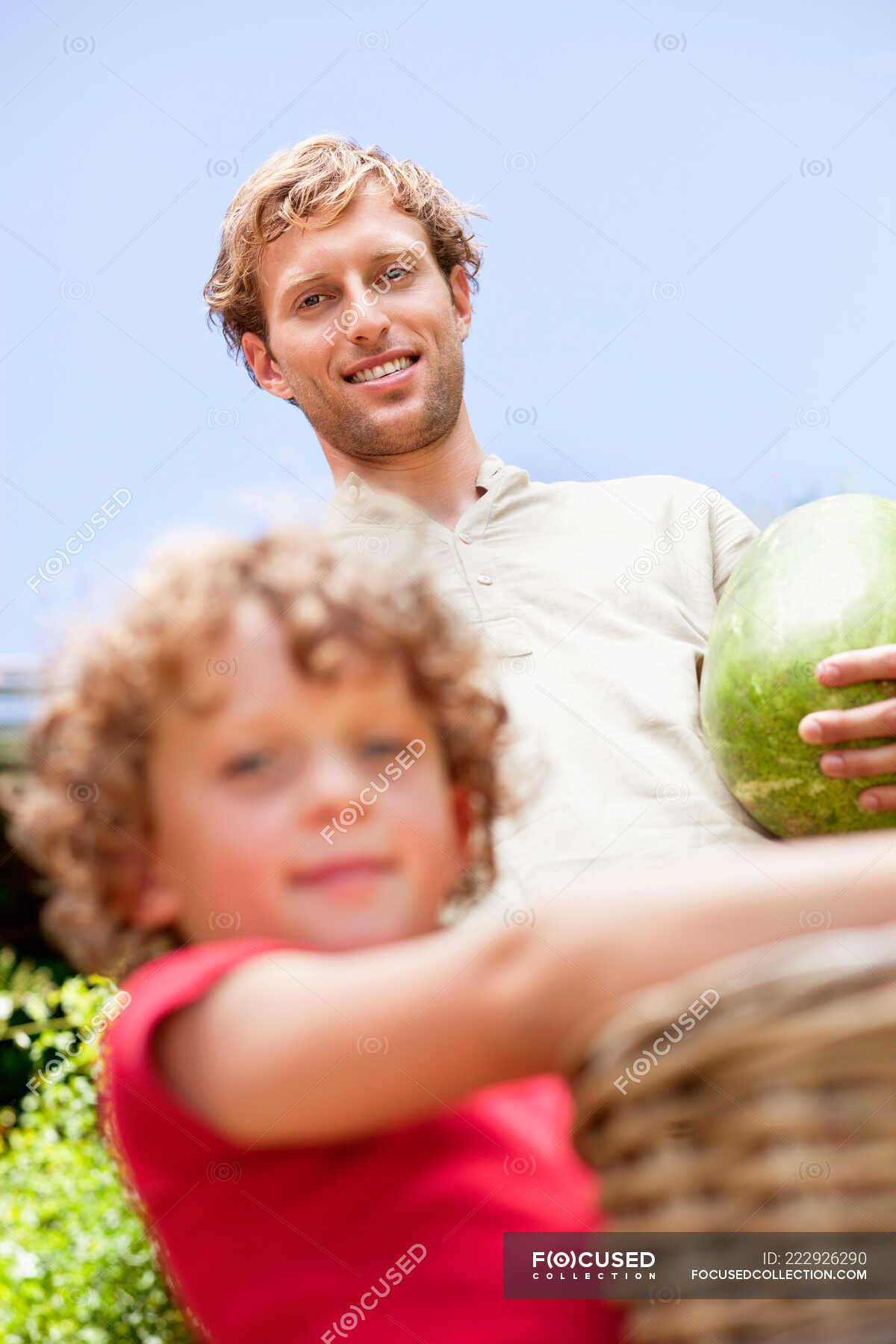 Father and son holding fruits — food, emotion - Stock Photo | #222926290