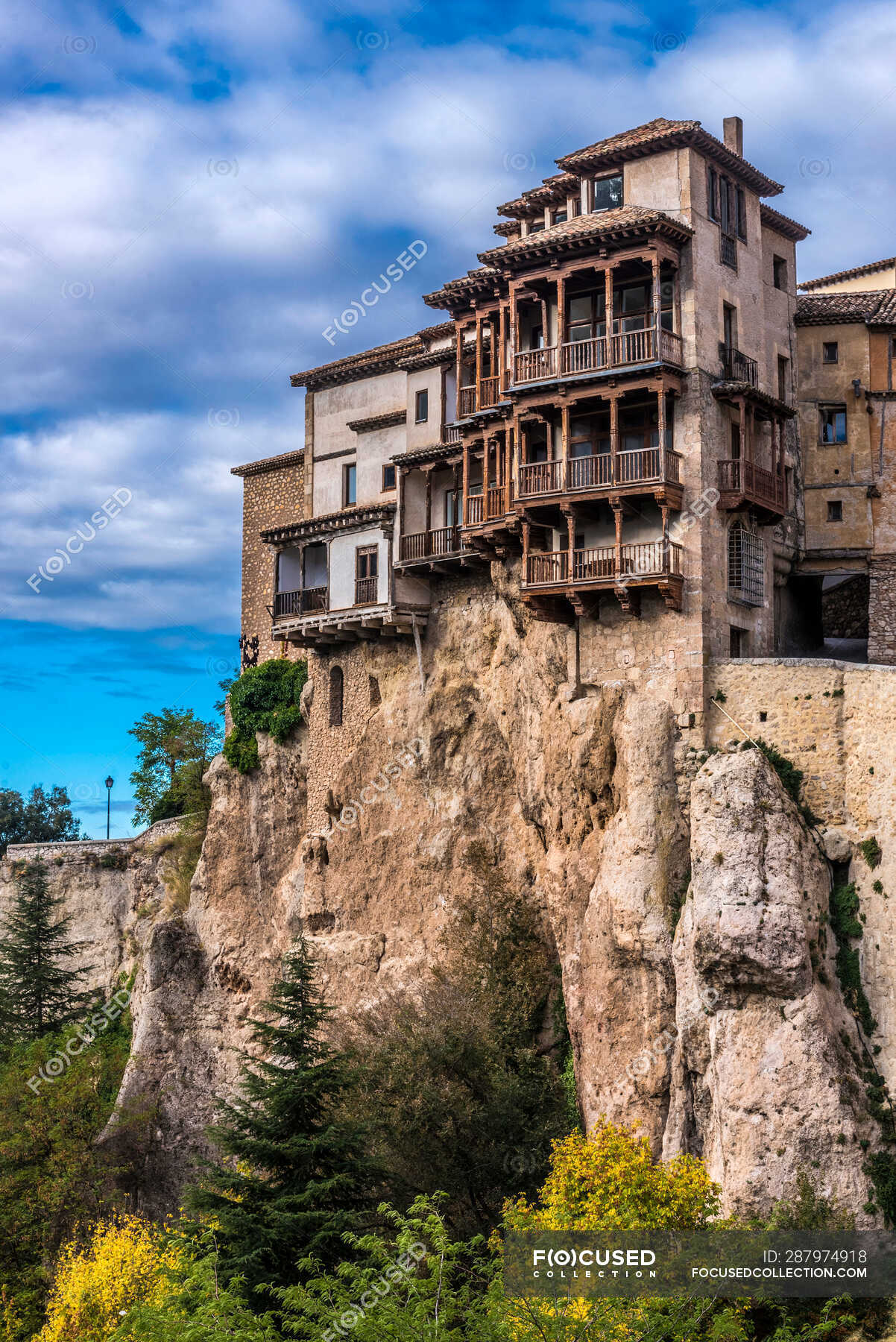 España, comunidad autónoma de Castilla - Mancha, ciudad de Cuenca, Casa Rey Colgadas) de la alta ciudad de Hoz del Huecar (Patrimonio de la Humanidad por la UNESCO)) —