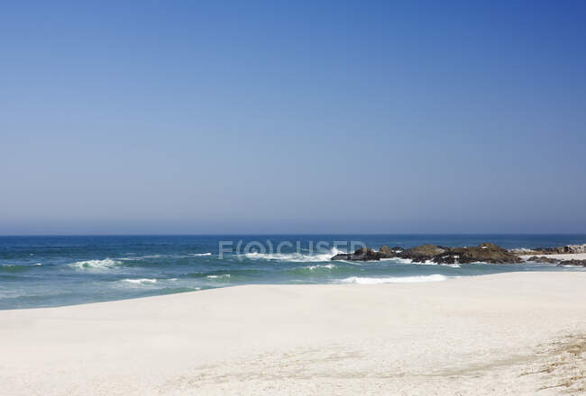 Vista panorámica de la playa - foto de stock