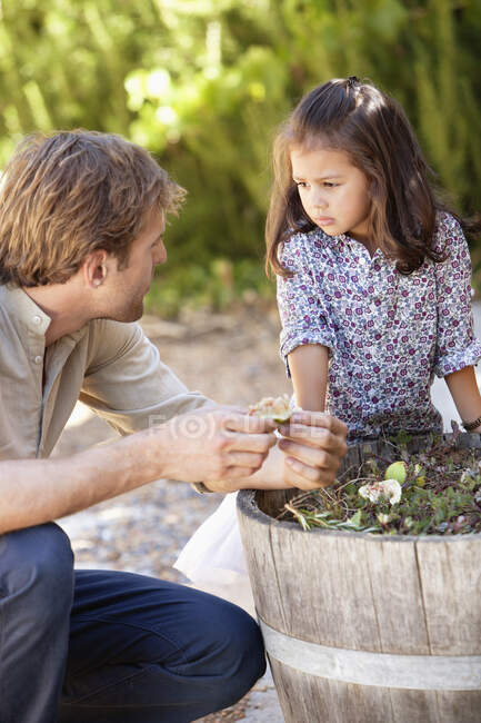 Father and daughter having discussion — Stock Photo