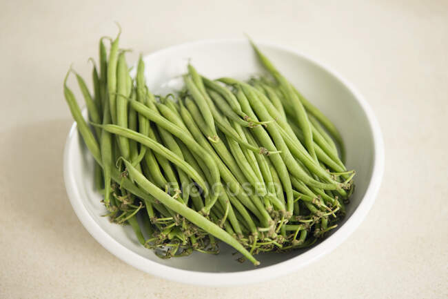 Close-up of green beans on a plate — Stock Photo