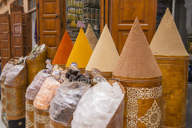 Épices en souk, Marrakech, Maroc — Photo de stock