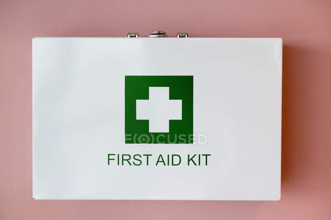 Primo piano del kit di pronto soccorso, attenzione selettiva — Foto stock