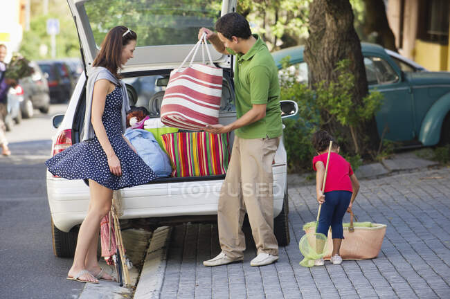 Family going on vacations — Stock Photo