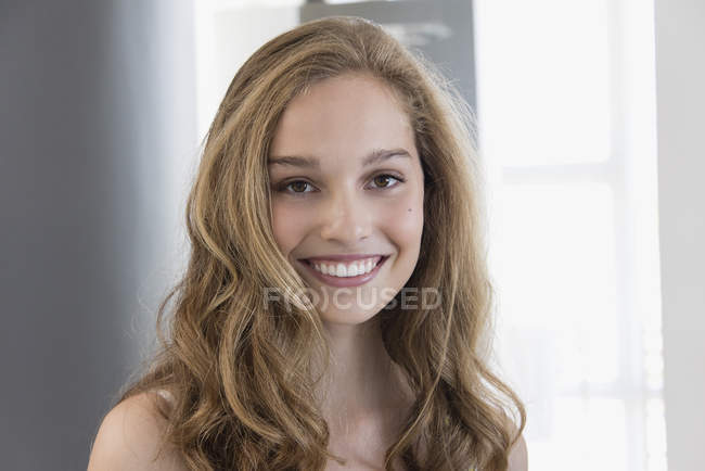 Portrait of blond smiling teenage girl smiling — Stock Photo