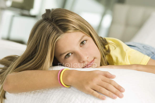 Девочка подросток на кровати голая