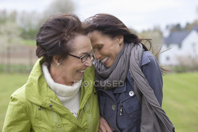 Two women laughing in park — Stock Photo