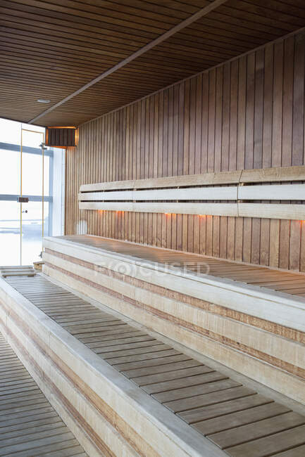 Sauna de madera interior, primer plano - foto de stock
