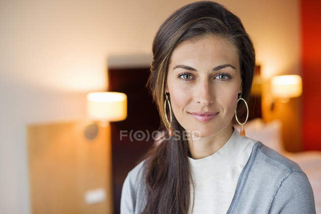 Portrait of smiling elegant woman in a hotel room — Stock Photo