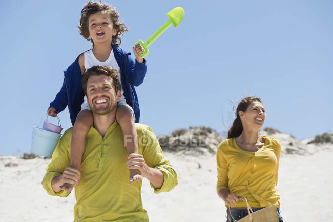 Family enjoying on the beach — Stock Photo
