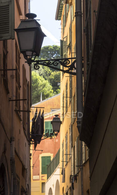 France, Sud-Est, Côte d'Azur, Nice, ruelle dans le centre historique — Photo de stock