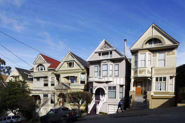 USA, San Francisco, Lyon Street, La casa que perteneció a Janis Joplin hasta su muerte en 1970. (La casa gris) - foto de stock