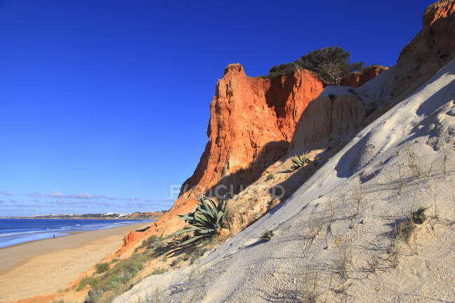 Portugal, Algarve, Strand von Falesien. — Stockfoto