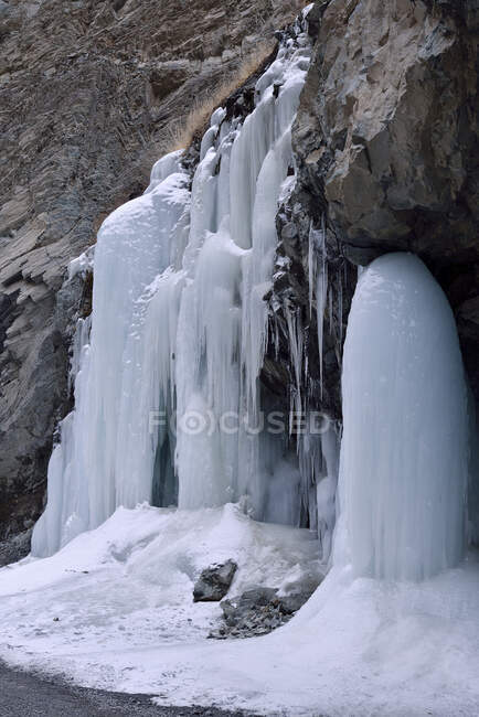 India, Ladakh, Indian State Jammu and Kashmir, mountain landscape between Leh and Lamayuru, permanent frost — Stock Photo