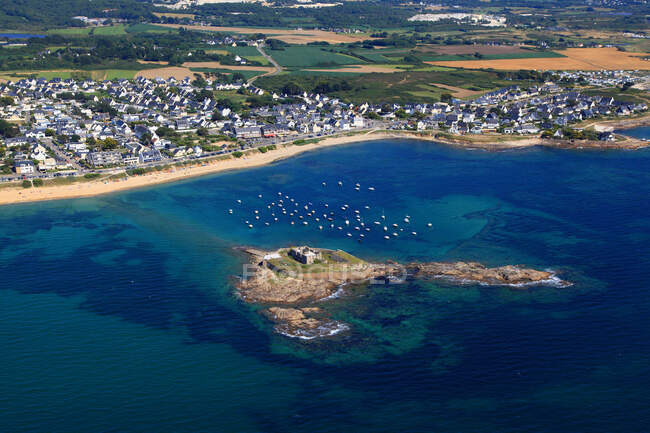 Francia, Bretaña, Morbihan. Vista aérea. Fort-Bloque. Ploemeur.. - foto de stock